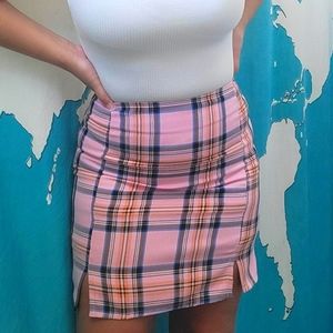 Nasty Gal pink plaid mini skirt w/ front slits 💕